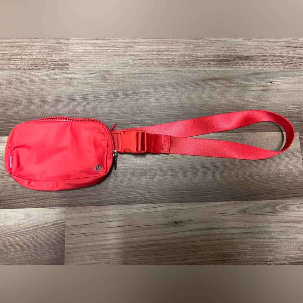 Lululemon Everywhere Belt Bag
